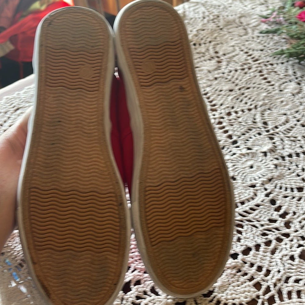 Red canvas shoe - Picture 2 of 4
